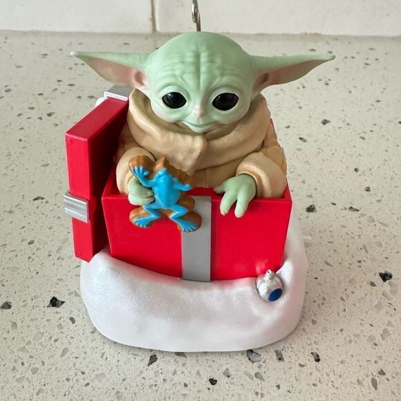 Star Wars The Mandalorian GROGU Greetings Hallmark 2022 Sound & Motion Ornament - Picture 2 of 12